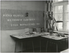 [Wystawka książek rolniczych w Gminnej Bibliotece Publicznej w Dźwierzutach]