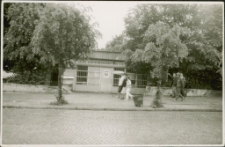 [Sklep dziewiarski na ul. Warszawskiej w Mrągowie 1989]