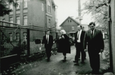 [Dyrektor Zespołu Opieki Zdrowotnej w Mrągowie Otolia Siemieniec i jej goście 1992]