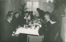 [Uroczystość po nadaniu imienia dziecku podczas pierwszego cywilnego chrztu w Mrągowie 1969]