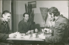 [Przerwa śniadaniowa w pracy]