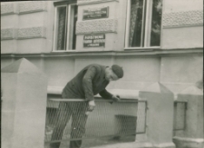 [Odnawianie ogrodzena]