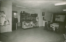 Wnętrze Klubu Prasy i Książki „Ruch” w domu kultury w Mrągowie. [1]