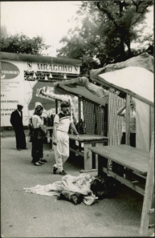 [Organizacja stoisk handlowych na Placu Zwycięstwa w Mrągowie]