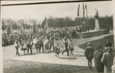 Pochód pierwszomajowy w Mrągowie. [4]