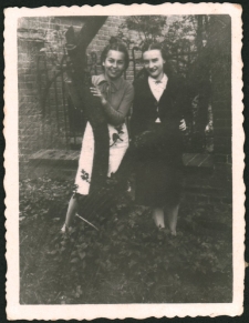 [Krystyna Przybylska z koleżanką Wandą Bożeńską]