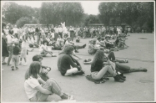 [Słuchacze muzyki country w Mrągowie]