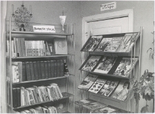 [Księgozbiór podręczny w filii bibliotecznej w Rogiedlach]