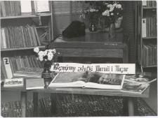 [Wystawka książek w filii bibliotecznej w Rogiedlach]