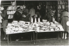 [Zbiórka książek dla bibliotek zorganizowana w ramach Telewizyjnego Turnieju Miast Ostróda-Nysa. 1]