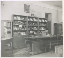 [Czytelnia czasopism Wojewódzkiej i Miejskiej Biblioteki Publicznej w Olsztynie w Starym Ratuszu. 1]