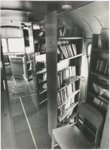 [Wnętrze bibliobusu Biblioteki Objazdowej WBP w Olsztynie. 2]