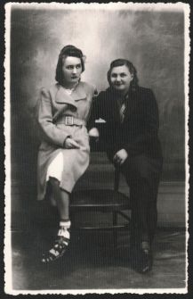 [Krystyna Przybylska z koleżanką]