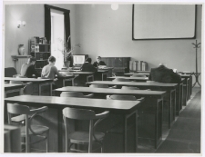 [Czytelnia Wojewódzkiej i Miejskiej Biblioteki Publicznej w Olsztynie w Starym Ratuszu. 1]