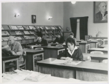 [Czytelnia Wojewódzkiej i Miejskiej Biblioteki Publicznej w Olsztynie w Starym Ratuszu. 2]