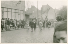 Harcerze w pochodzie pierwszomajowym 1985