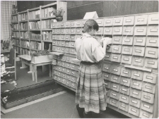 [Katalog kartkowy w czytelni naukowej Wojewódzkiej Biblioteki Publicznej w Olsztynie w Starym Ratuszu]