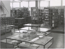 [Czytelnia i wypożyczalnia Wojewódzkiej Biblioteki Publicznej w Olsztynie przy ul. Głowackiego – filia nr 11]