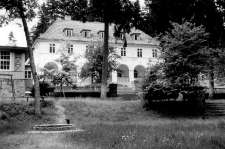 [Budynek byłego Mazurskiego Uniwersytetu Ludowego w Rudziskach Pasymskich]