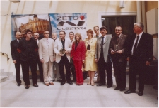 [Zdjęcie zbiorowe członków kapituły, nominatów i laureatów Literackiej Nagrody Warmii i Mazur „Wawrzyn” (2007)]