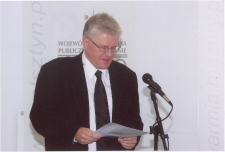 [Marek Barański podczas uroczystości wręczania Literackiej Nagrody Warmii i Mazur „Wawrzyn” (2007)]