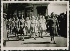 Harcerze w pochodzie pierwszomajowym 1959. [4]