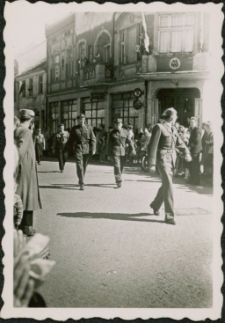 Harcerze w pochodzie pierwszomajowym 1959. [5]