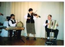 [Koncert folkowy Sielskiej Kapeli Weselnej w Miejskiej Bibliotece Publicznej w Szczytnie]