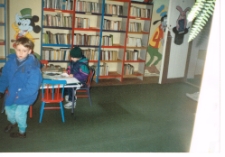 [Pomieszczenie Oddziału Literatury Dziecięcej i Młodzieżowej w Miejskiej Bibliotece Publicznej w Szczytnie]