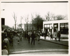 Harcerze w pochodzie pierwszomajowym 1986. [1]