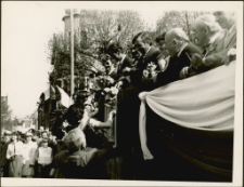 [Trybuna honorowa podczas pochodu pierwszomajowego. 6]