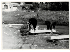 Budowa kładki nad jeziorem Kalwa w Pasymiu. [2]