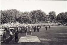 Zakończenie wyścigu kolarskiego na stadionie miejskim w Mrągowie