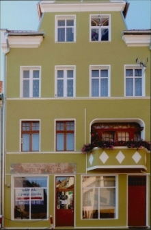 [Szyld na kamienicy w Mrągowie. 1]