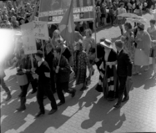 Pochód pierwszomajowy w Mrągowie 1967. [7]
