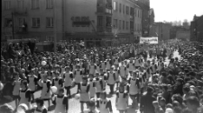Pochód pierwszomajowy w Mrągowie 1967. [14]