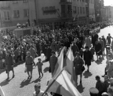 Poch&oacute;d pierwszomajowy w Mrągowie 1967. [16]