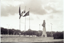 [Plac i pomnik "Rocha" w Mrągowie. 1]