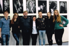 [Zbiorowa wystawa fotografii w Miejskiej Bibliotece Publicznej w Szczytnie]