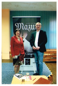 [Spotkanie z pisarzem Jerzym Woźniakiem w Miejskiej Bibliotece Publicznej w Szczytnie]