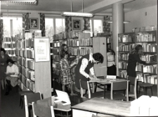 [Wypożyczalnia dla dorosłych Powiatowej i Miejskiej Biblioteki Publicznej w Mrągowie. 2]