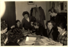 [Szkolenie bibliotekarzy w Powiatowej i Miejskiej Bibliotece Publicznej w Mrągowie 1957]