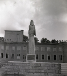 [Pomnik Rocha w Mrągowie. 1]