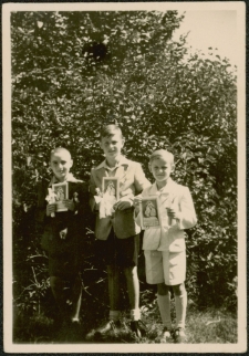 [Grupa chłopców przystępujących do Pierwszej Komunii Świętej Mrągowo 1947]