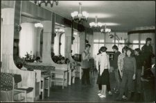 [Młodzież w sali Orbita mrągowskiego domu kultury. 1]