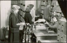 [Wypożyczalnia dla dorosłych Powiatowej i Miejskiej Biblioteki Publicznej w Mrągowie. 1]