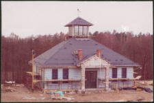 Budowa ratusza w Miasteczku Westernowym Mrongoville. [2]