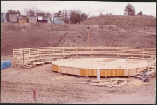 Budowa estrady w Miasteczku Westernowym Mrongoville. [1]