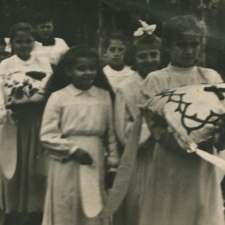 [Procesja przy kościele p.w. św. Leona i św. Bonifacego w Goładpi]