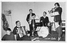 [Zespół muzyczny z Zielonki Pasłęckiej]